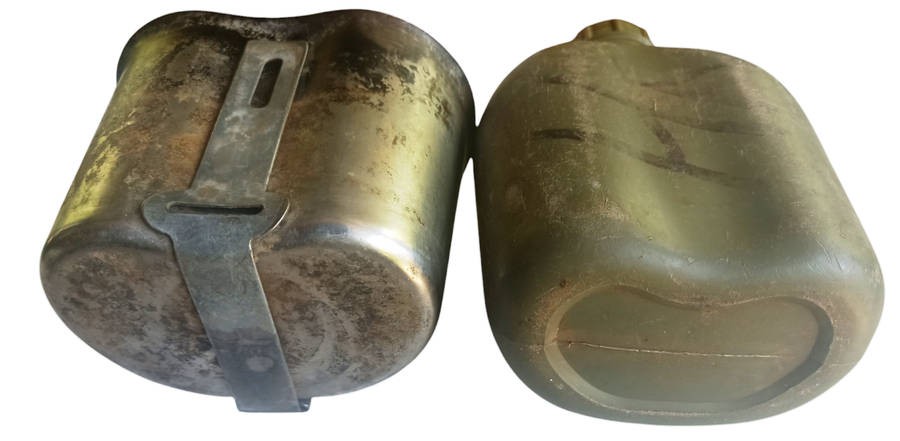 Old Army Era Water bottle with stopper, fire bucket and canvas pouch-pouch not on pic