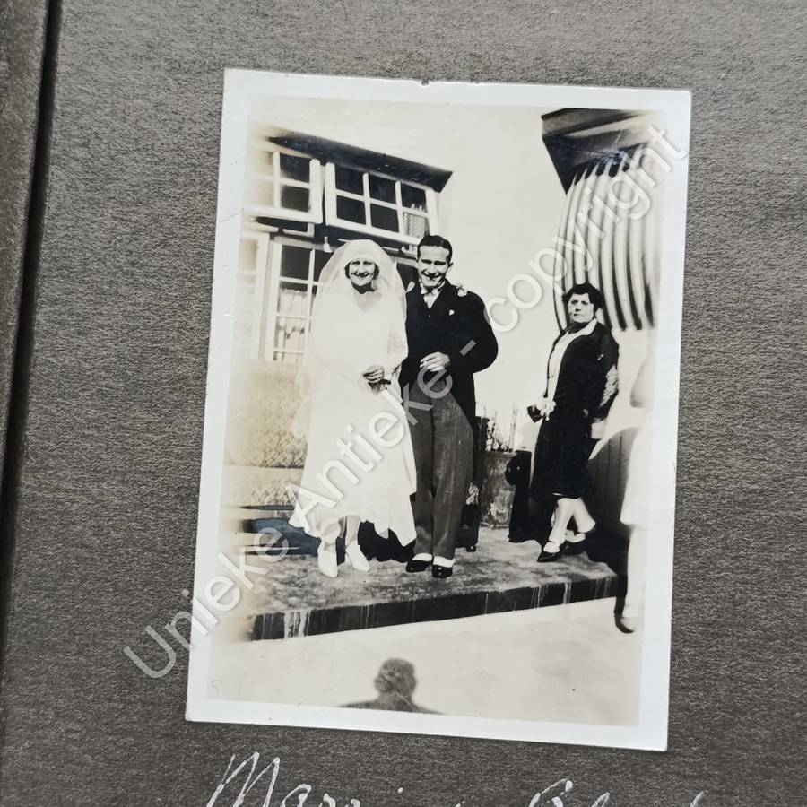 Album with about 200 photos Dating from 1930