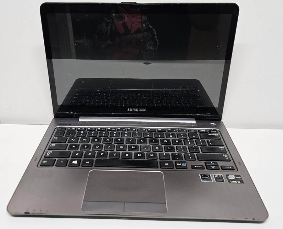 Samsung i5 laptop !Spares or Repairs!
