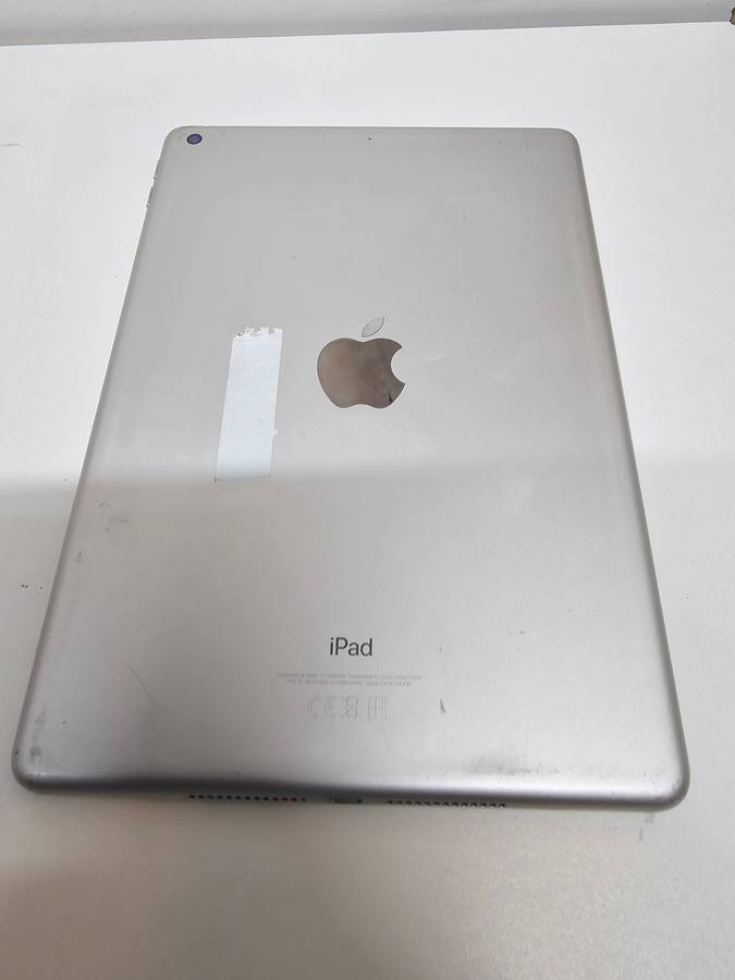 iPad 6 - 9.7 inch - Spares or repairs - Storage size unknown