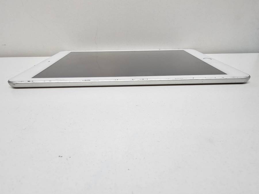 iPad 6 - 9.7 inch - Spares or repairs - Storage size unknown