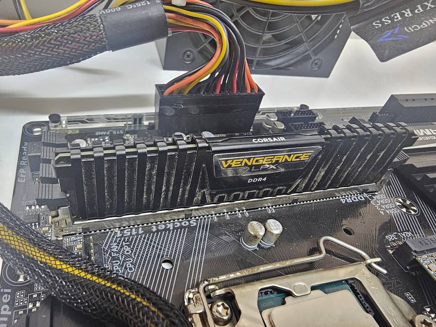 GA-H270-Gaming 3 mobo, i5-7500, 16GB DDR4, 256GB m.2 SSD, 500W PSU, GTX 750 Ti 4GB - spares/repairs