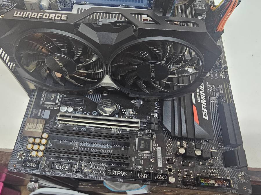 GA-H270-Gaming 3 mobo, i5-7500, 16GB DDR4, 256GB m.2 SSD, 500W PSU, GTX 750 Ti 4GB - spares/repairs