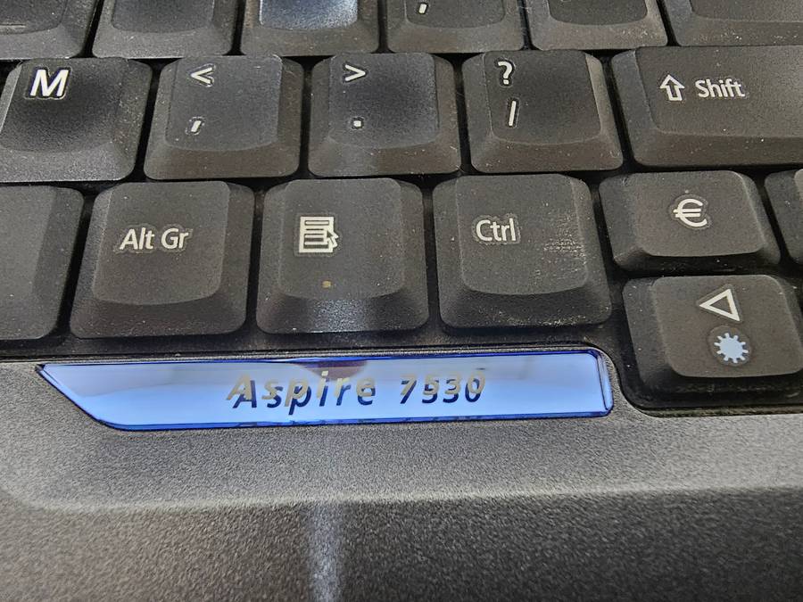 Acer Aspire 7530G - AMD Turion X2 - 4GB RAM - 320GB HDD - 17 inch screen