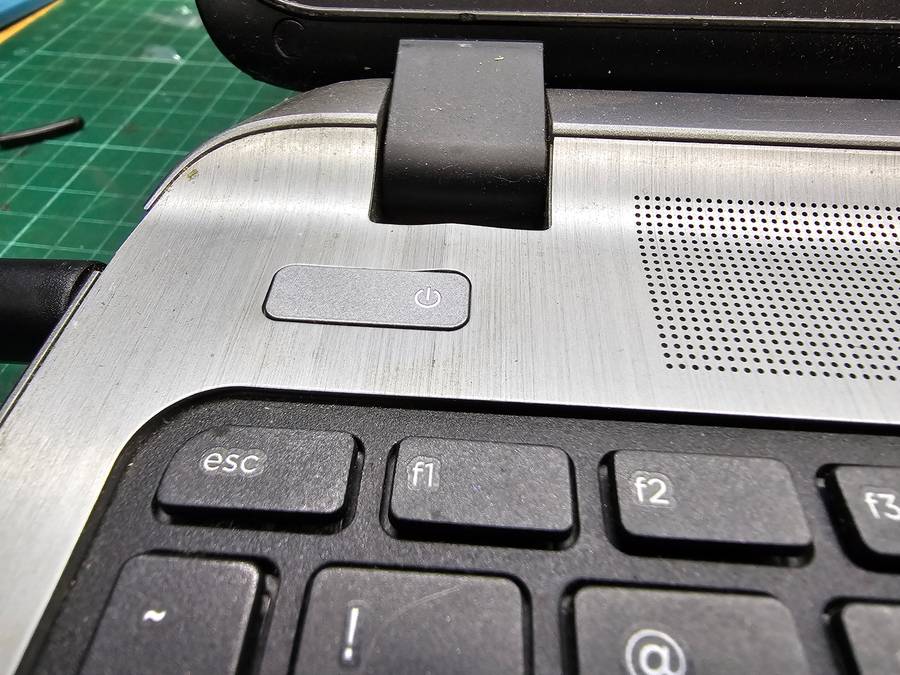 HP Probook i3-5010U - 4GB RAM - 500GB HDD - No bottom cover - Needs new battery