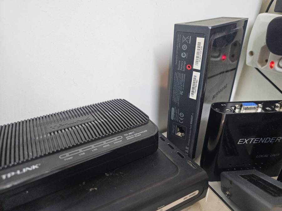 Mixed Electronics Lot  Routers  TV Box  Extenders  Ubiquiti UFOs   Untested