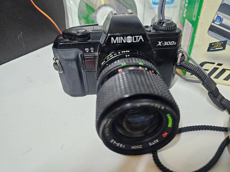 Vintage & Digital Camera Bundle  Sony  Fujifilm  Minolta  Handycam