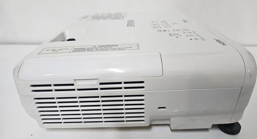 Epson EB-E01 3LCD HDMI Projector  Only 149 Lamp Hours!