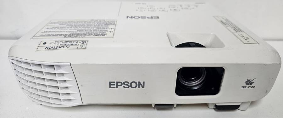 Epson EB-E01 3LCD HDMI Projector  Only 149 Lamp Hours!