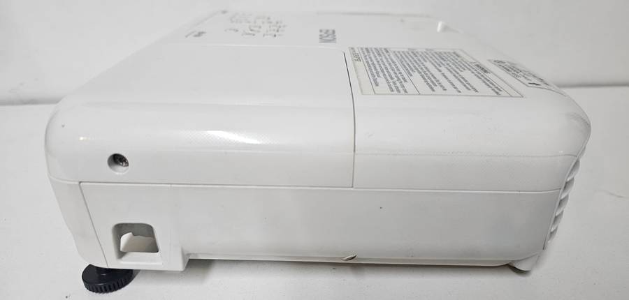 Epson EB-E01 3LCD HDMI Projector  Only 149 Lamp Hours!