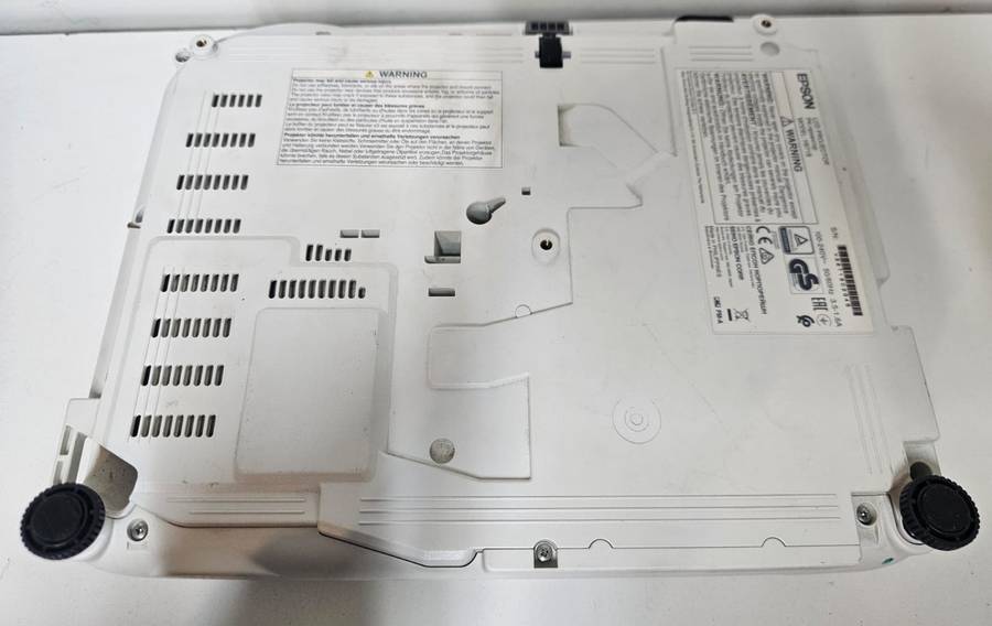 Epson EB-E01 3LCD HDMI Projector  Only 149 Lamp Hours!