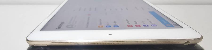 iPad Mini 4  128GB Wi-Fi  Gold  Works Great!