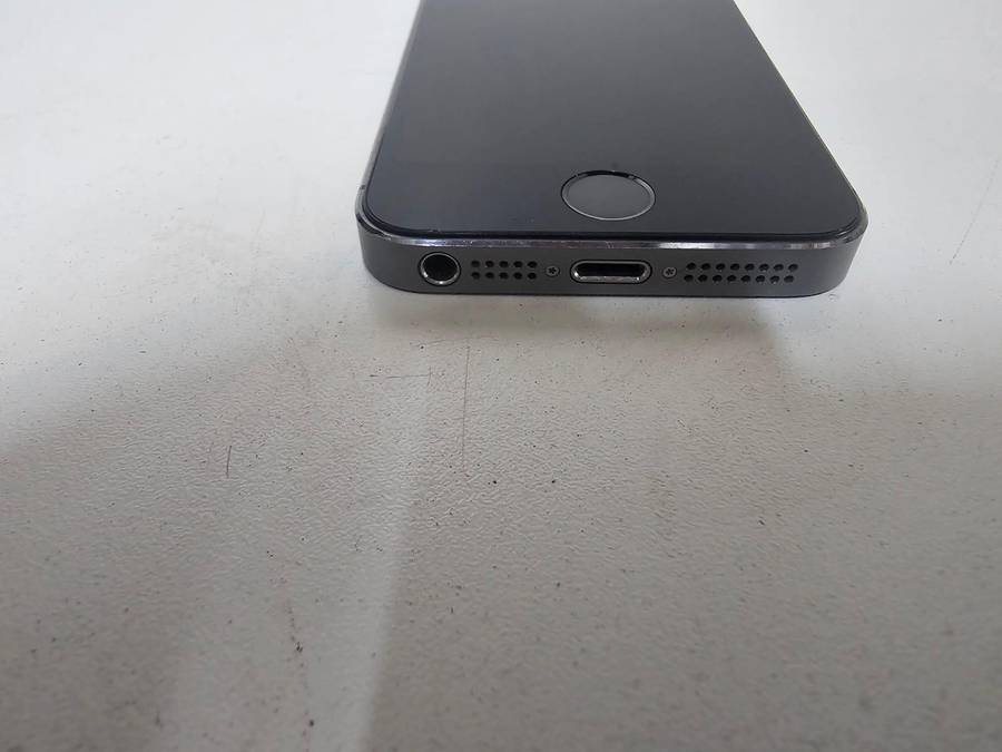 iPhone 5s (A1530) - For Spares or Repairs - No Power, No Charge, No Life!