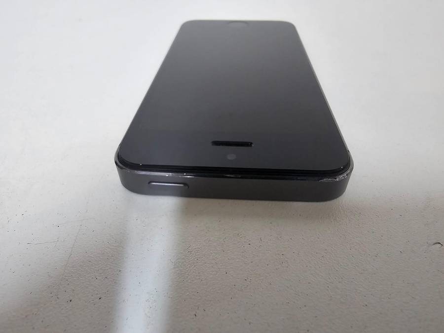 iPhone 5s (A1530) - For Spares or Repairs - No Power, No Charge, No Life!