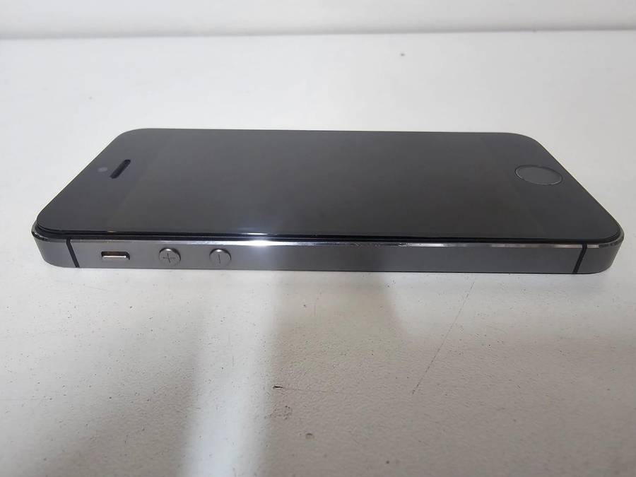 iPhone 5s (A1530) - For Spares or Repairs - No Power, No Charge, No Life!