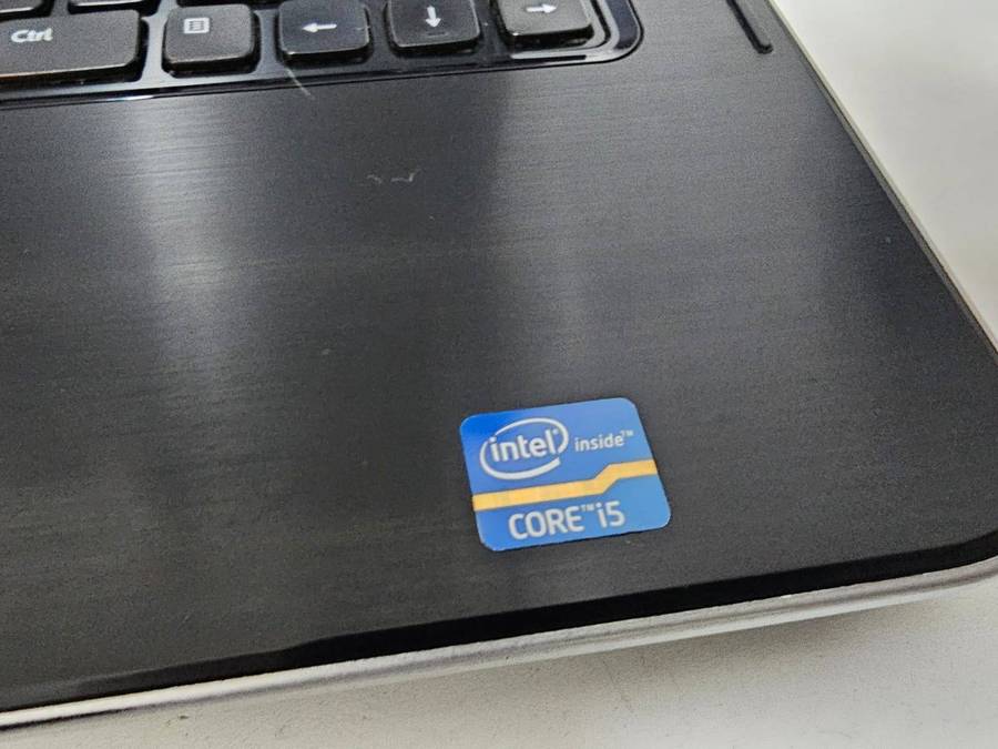 Dell Vostro 2520  i5-3210M / 4GB RAM / 500GB HDD