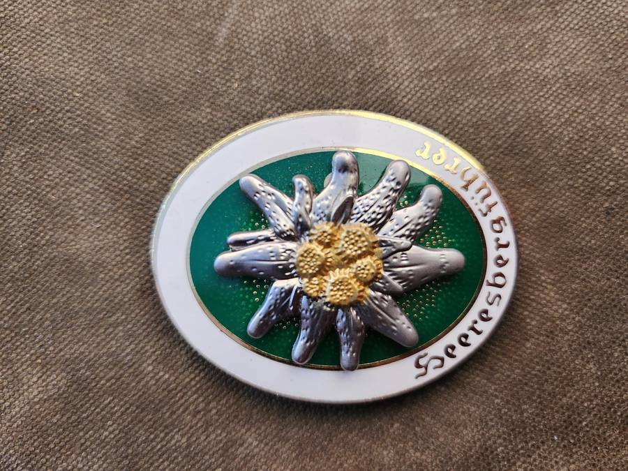 modern re-make metal & enamel German commemorative badge Edelweiss WW2 type Mountain troops