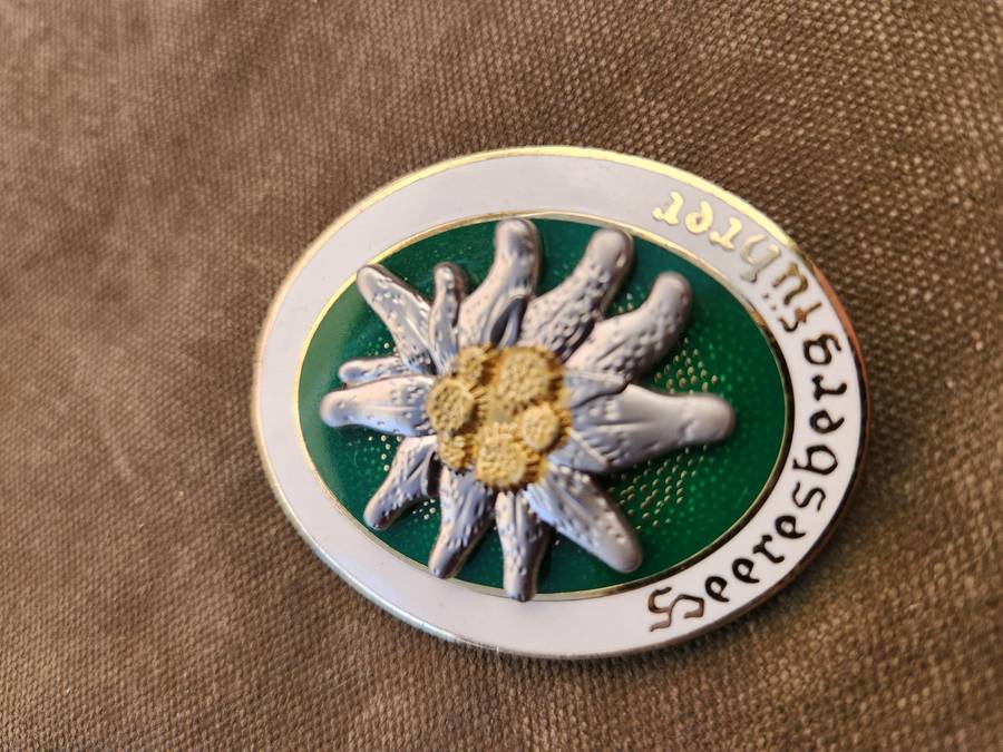 modern re-make metal & enamel German commemorative badge Edelweiss WW2 type Mountain troops