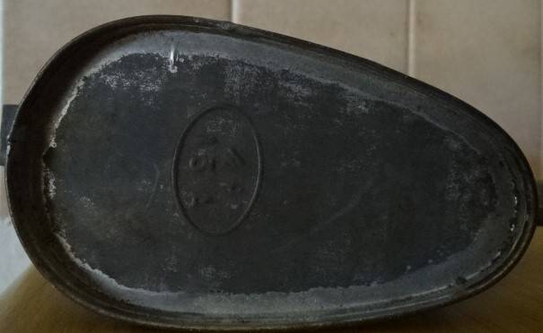 ANTIQUE KAYES OF LEEDS UK OILER (HEIGHT 8 CM)