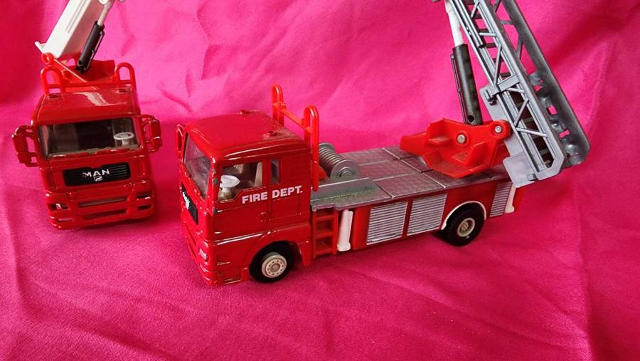 2 x No Name Fire Engines
