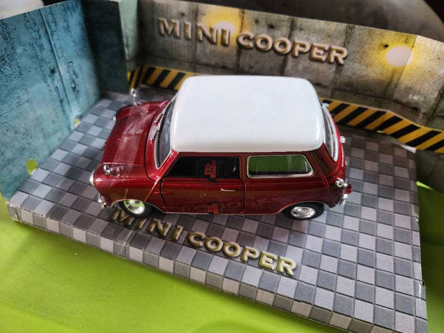 Minu Cooper (1:18)