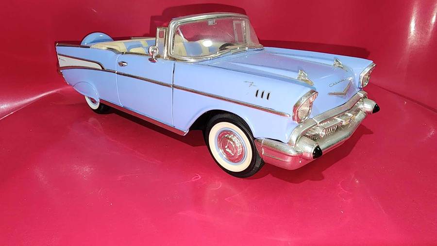 57' BelAir Convertible (1:18) by Road Signature
