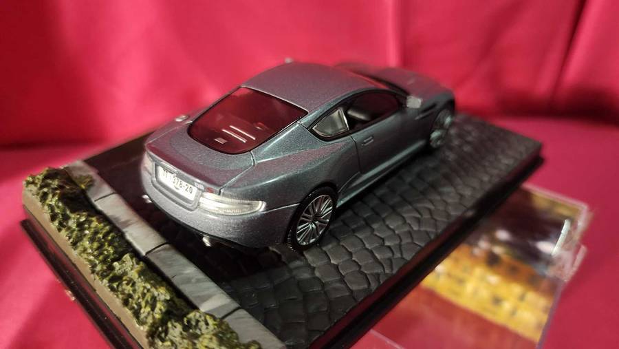 Aston Martin DBS  James Bond