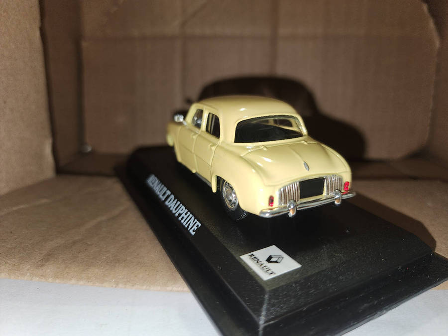 Renault Dauphine  (1:43)