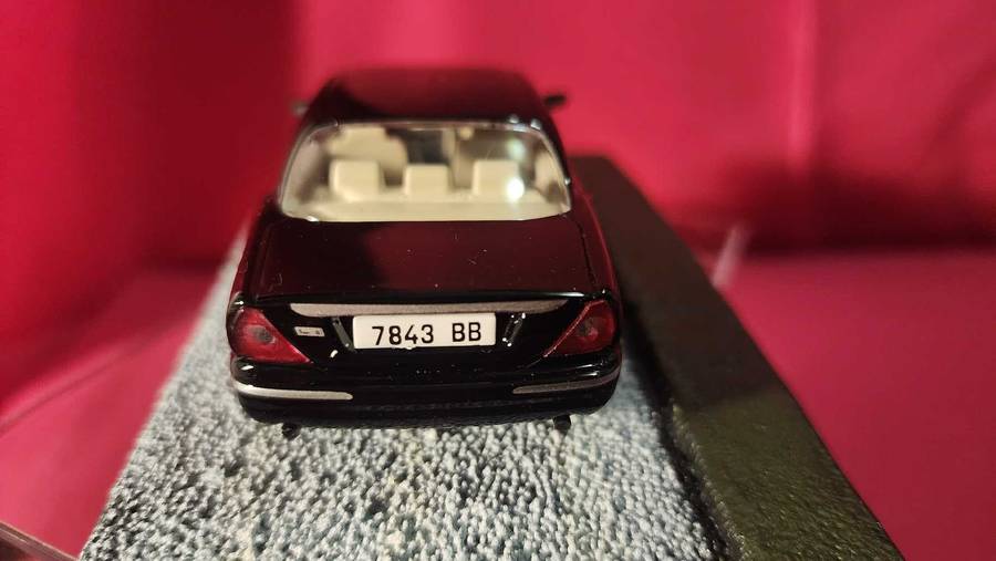 Jaguar XJ 6  James Bond