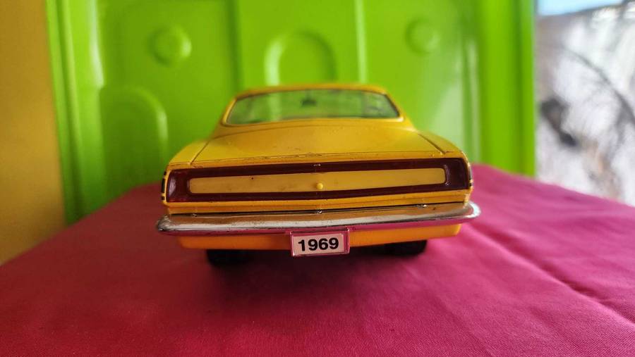 Valiant Baracuda "1:18" Plymouth Road Signature