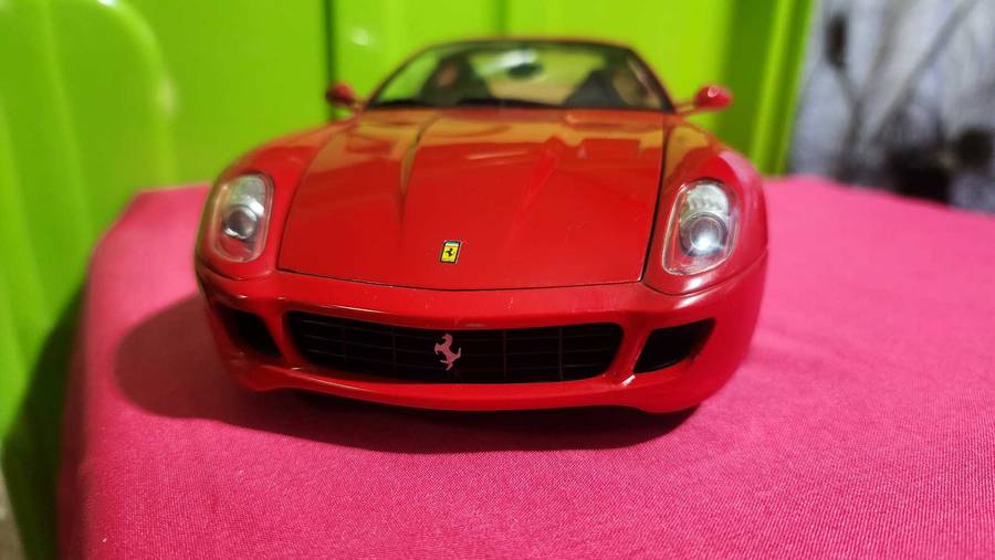 Ferrari 1:18