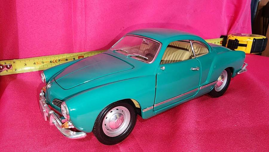 Karmann Ghia ( Road Legends) 1:18