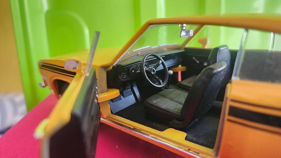 Valiant Baracuda "1:18" Plymouth Road Signature