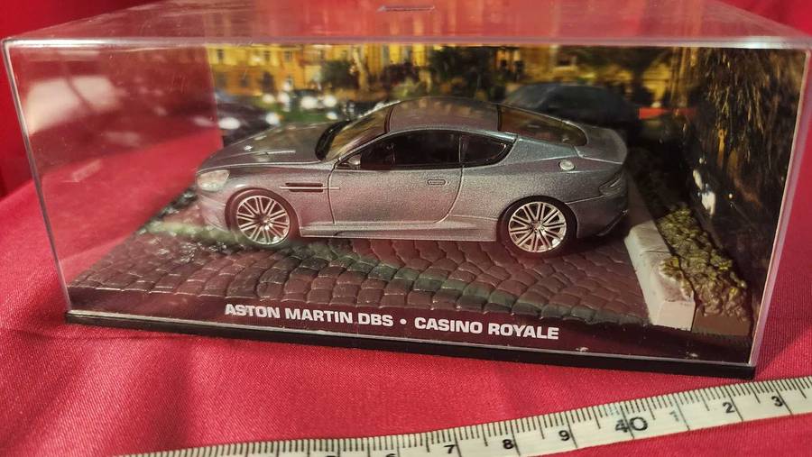 Aston Martin DBS  James Bond