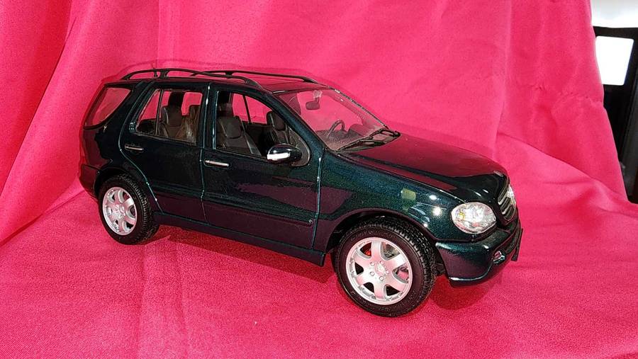 Mercedes ML (1:18)