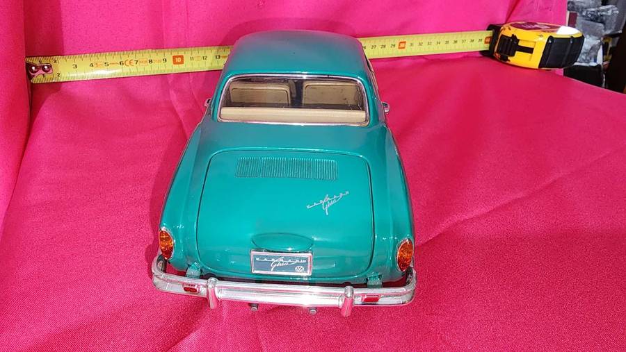 Karmann Ghia ( Road Legends) 1:18