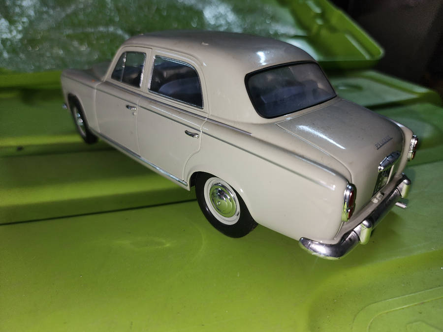 Peugeot 403 Sedan (1:18) Solido