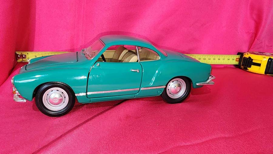Karmann Ghia ( Road Legends) 1:18