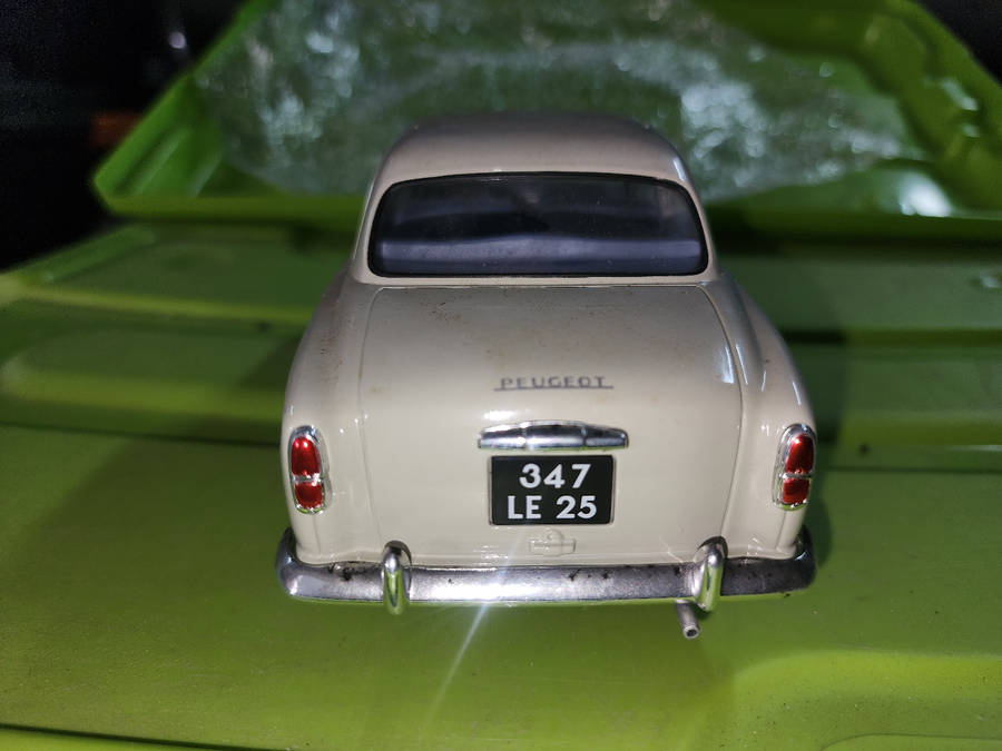Peugeot 403 Sedan (1:18) Solido