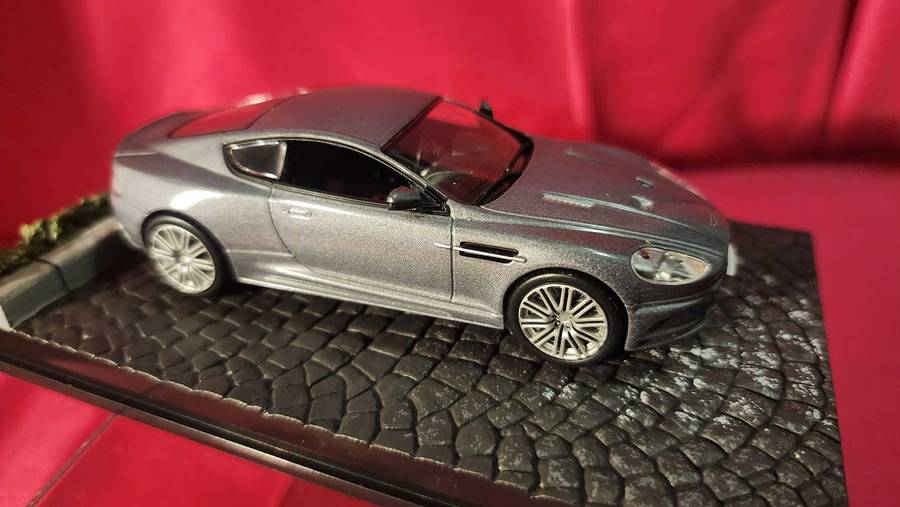 Aston Martin DBS  James Bond