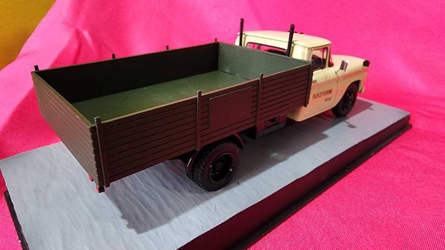 Chev Apaché "1" Tone Truck ? (1:43) James Bond