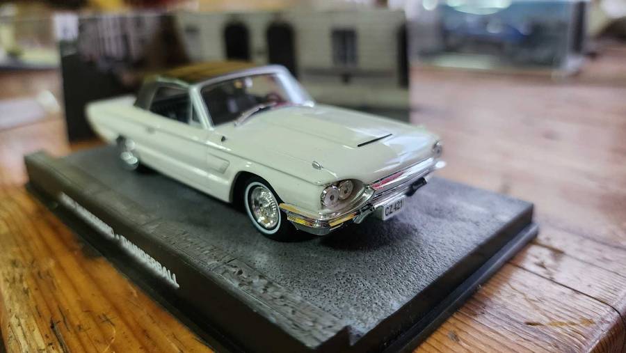 Ford Thunderbird 1:43