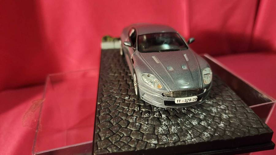 Aston Martin DBS  James Bond