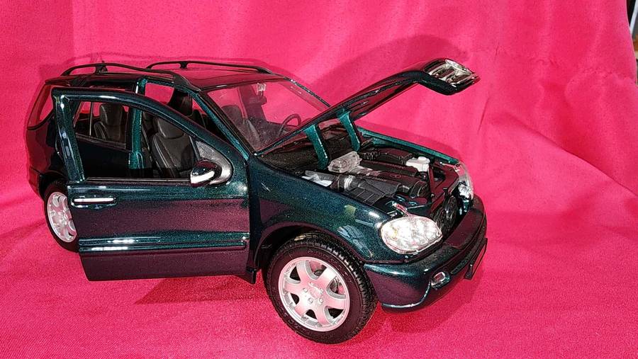 Mercedes ML (1:18)
