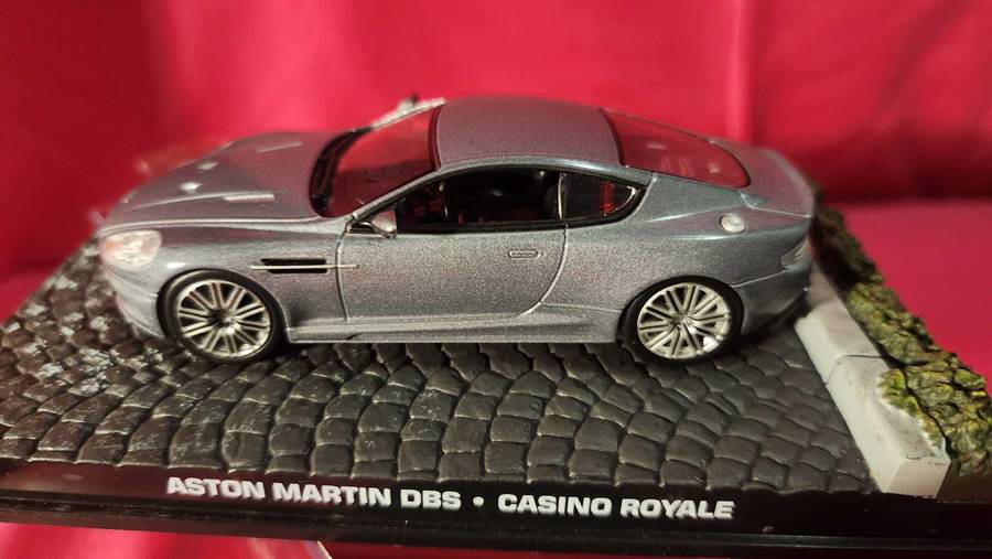 Aston Martin DBS  James Bond