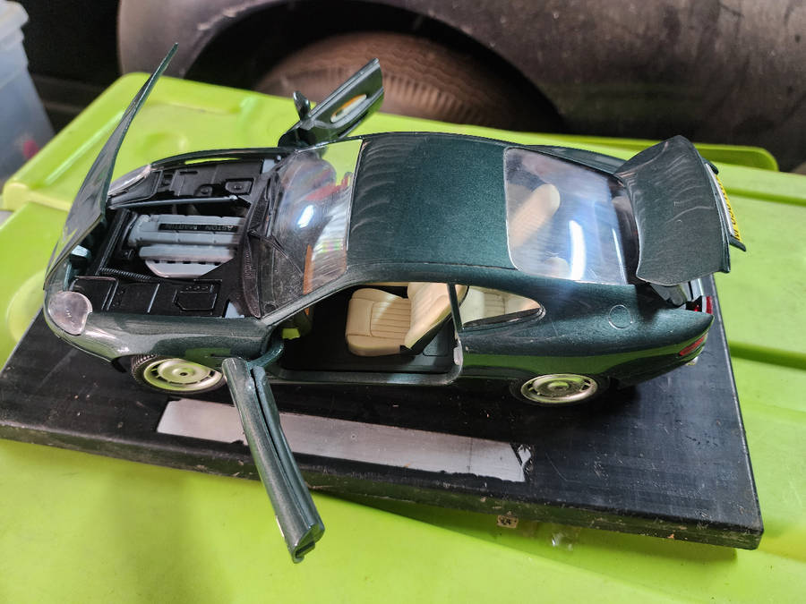 Aston Martin DB7 (1:18) Guiltoy