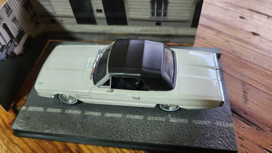 Ford Thunderbird 1:43