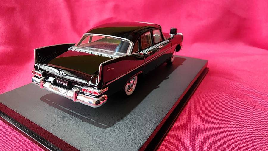 Plymouth Savoy  (1:43) James Bond