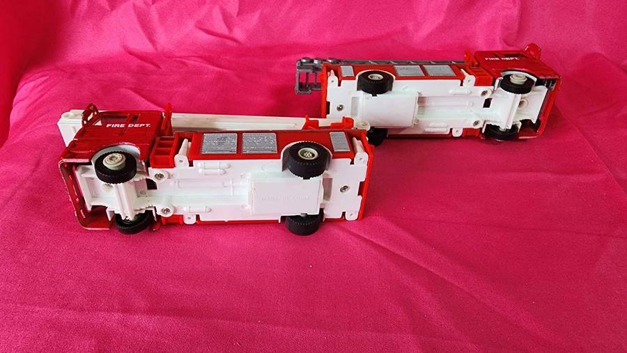 2 x No Name Fire Engines