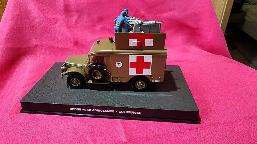 Dodge Old-School Ambulance (1:43) James Bond
